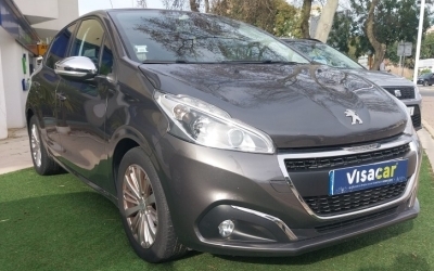 Peugeot 208 1.2 SIGNATURE